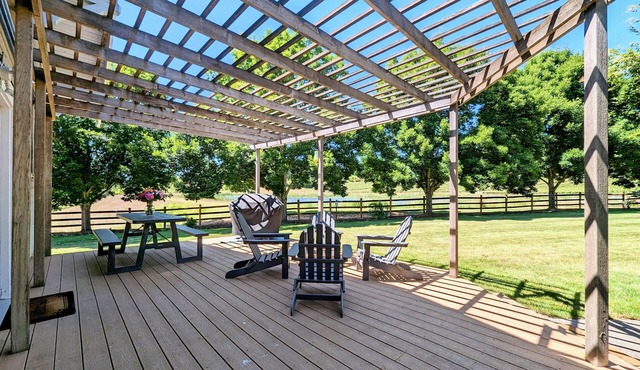 Stoller Wine Farmhouse: A Luxurious Chateau Surrounded by Vineyard Views