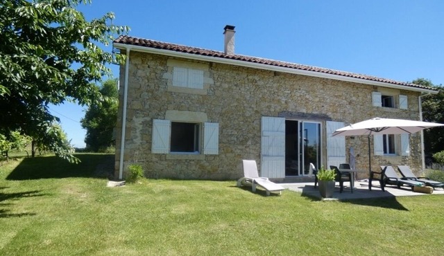 Stone barn converted into gite near Condom in a quiet hamlet