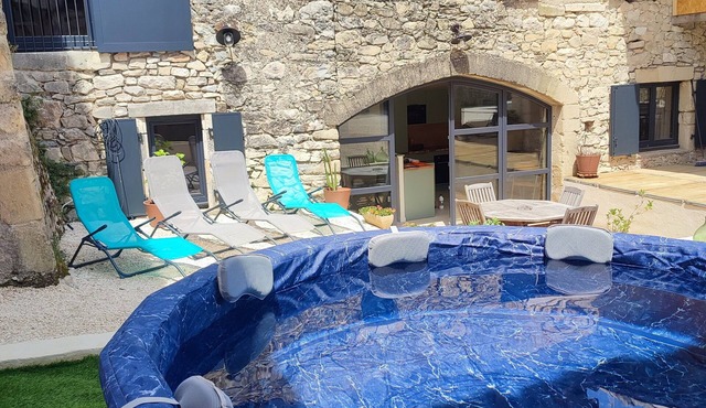 Stone barn with spa in a southern village, ideal for everyone!