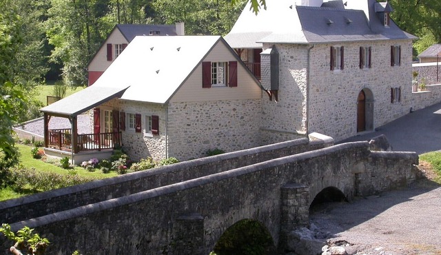 STONE BRIDGE GITE - 1 TO 4 PEOPLE Ranked 3 * by AP label FISHING GÎTE.