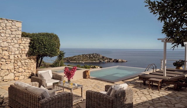 STONE BUILT 3 BEDROOM LUXURY VILLA WITH PRIVATE INFINITY POOL AND SEA VIEW