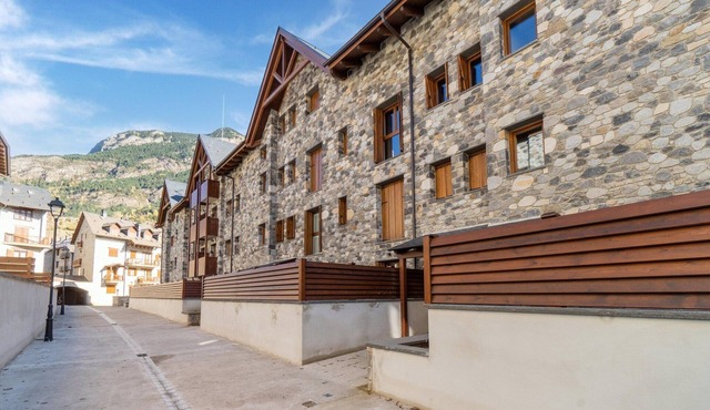 Stone Chalet near Benasque and Scenic Lake