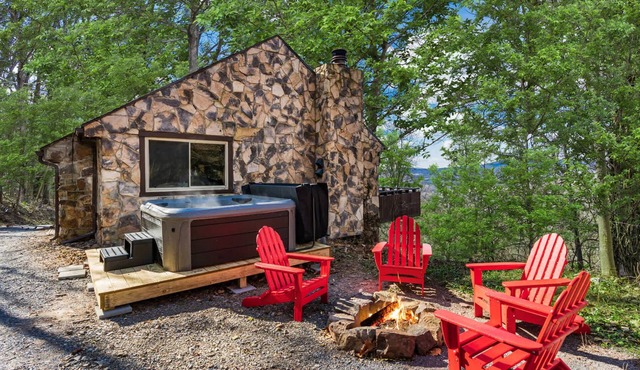 Stone chalet w/views & hot tub