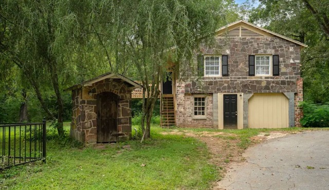 Stone Cottage Convenient to UA, Hoover Met, Golf