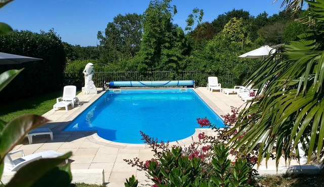 Stone Cottage, 5 km from Brétignolles sur mer, heated swimming pool