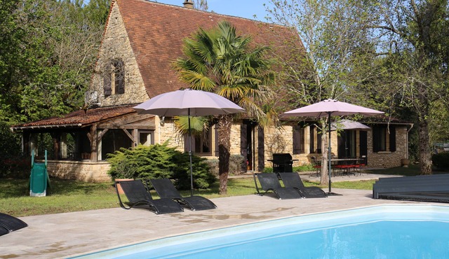 STONE COTTAGE WITH PRIVATE HEATED POOL FOR VACATION IN THE DORDOGNE