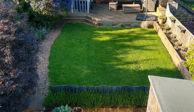 Stone cottage with garden and summer house on Cotswolds border