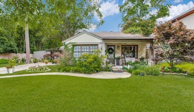 Stone Cottage Guest House at White Rock Lake