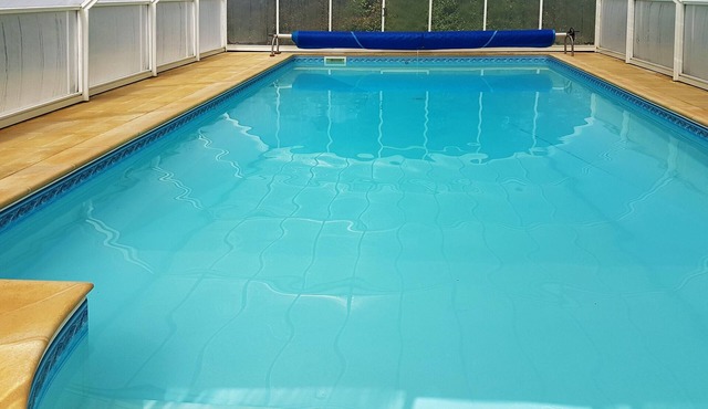 Stone cottage in peaceful location, private covered pool near Josselin.