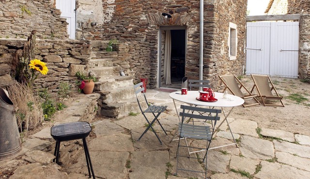 Stone cottage overlooking the Cévennes valleys