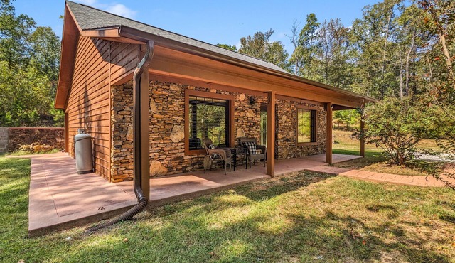Stone Cottage - with OPTIONAL Hot Tub