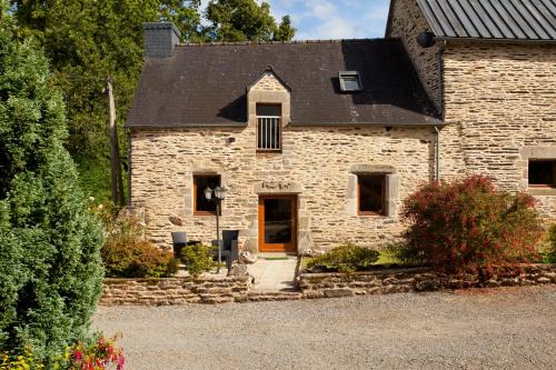 Stone cottage with modern cosy interior near to Josselin