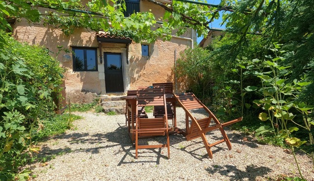 Stone Cottages in Peaceful, Rural Setting