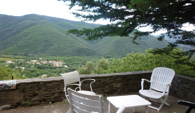 Stone country house on the slopes of Caroux (4-6 people)