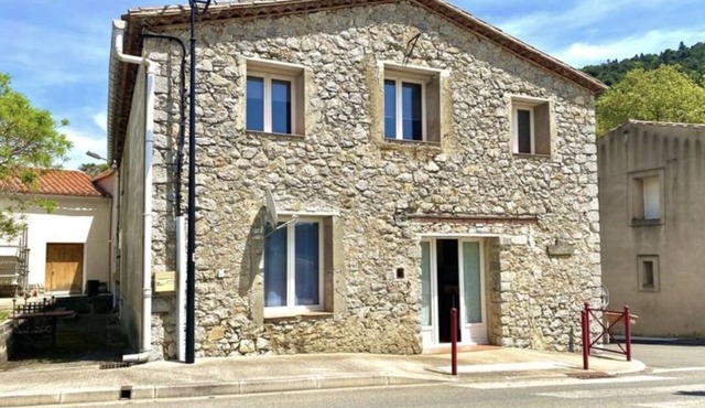 Stone country house in a quiet, natural setting in the Hautes Corbières