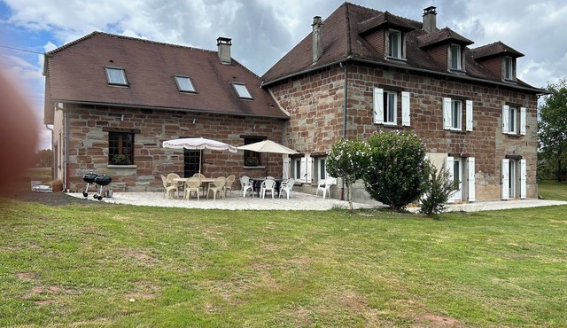 Stone country house overlooking the valley, set in 3000 m2 of land