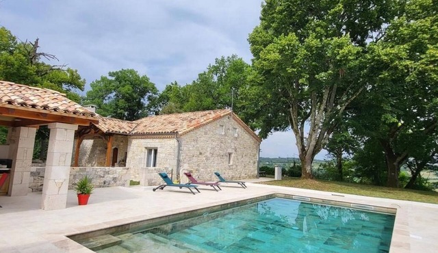 Stone country house with new swimming pool and summer kitchen