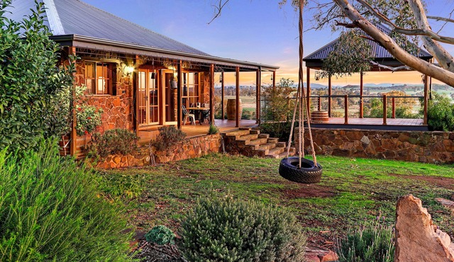 Stone Creek Cottage Farmstay