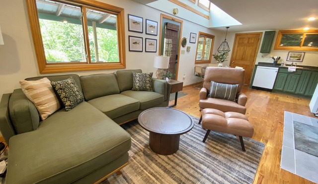 Stone Creek Cottage: PSU Creekside home on Spring Creek