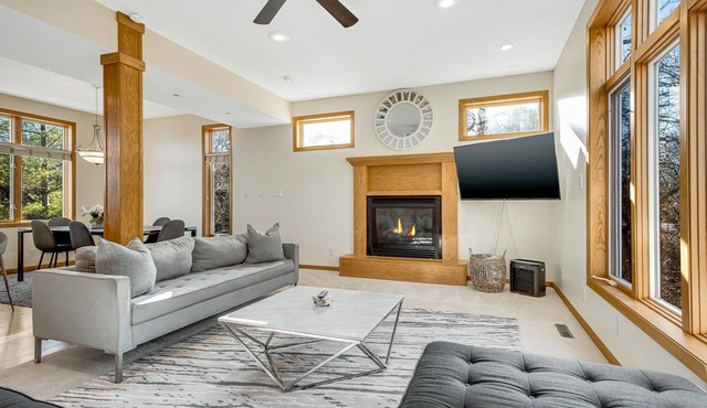 ★STONE CREEK★ MODERN LUXE HOME★MINNEAPOLIS SUBURBS★TWIN CITIES★LAKES★