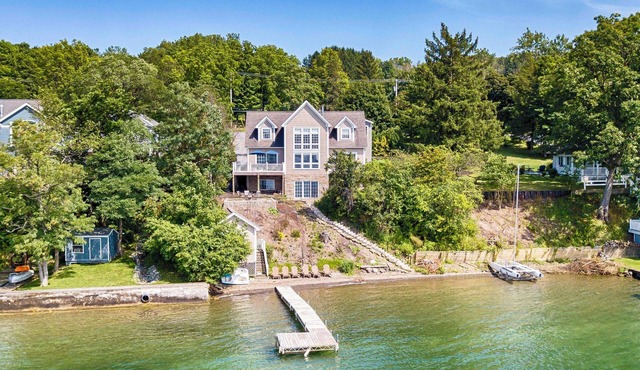 Stone Crest - Magnificent Luxury Lake Home 5 Minutes From Penn Yan
