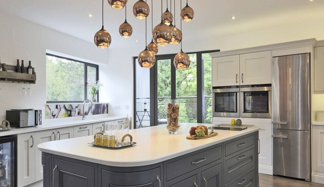 Stone Farm - Six Bedroom House, Sleeps 12