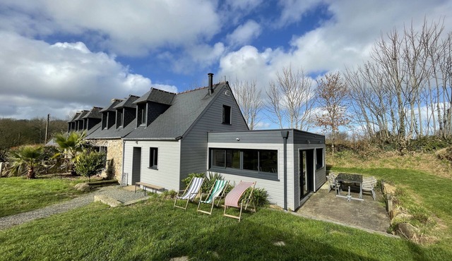 Stone farmhouse for 10 people with heated swimming pool