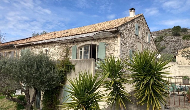Stone farmhouse with swimming pool between Avignon and Orange, in Roquemaure