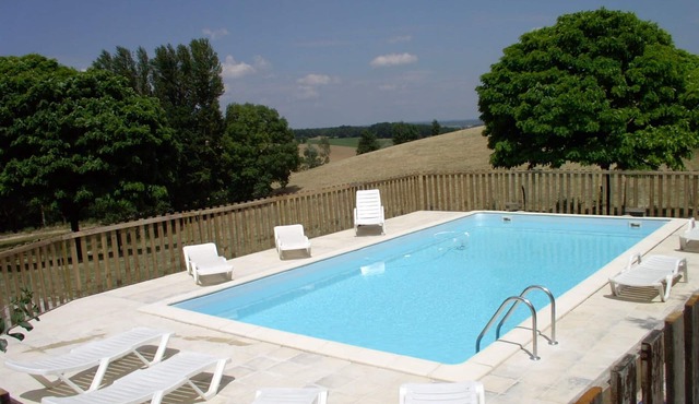 Stone farmhouse with swimming pool on 20ha of meadows and woods