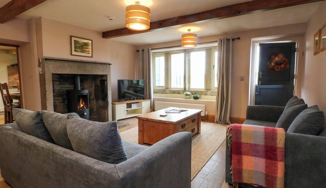 STONE & FLEECE COTTAGE, pet friendly in Holmbridge