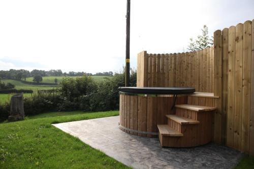 Stone Gate lodge with Private Hot Tub