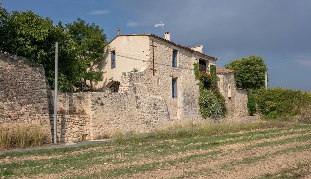 STONE HOUSE: CHARM AND AUTHENTICITY BETWEEN VINEYARD AND GARRIGUE
