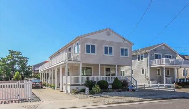 Stone Harbor/Avalon Getaway! One block from beach!