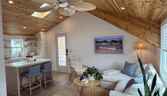 Stone Harbor - BRAND NEW Boutique Loft King.Sandcastle Condo