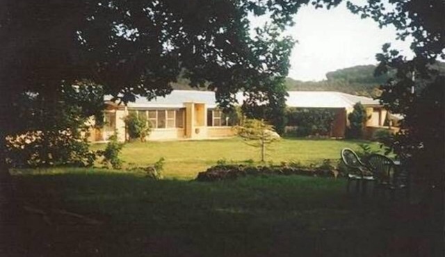 Stone Hedge - large country house, near Oberon