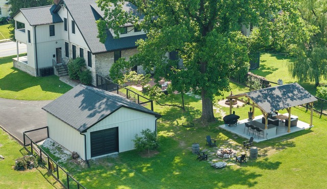 Stone Heritage House - family + pet friendlyn