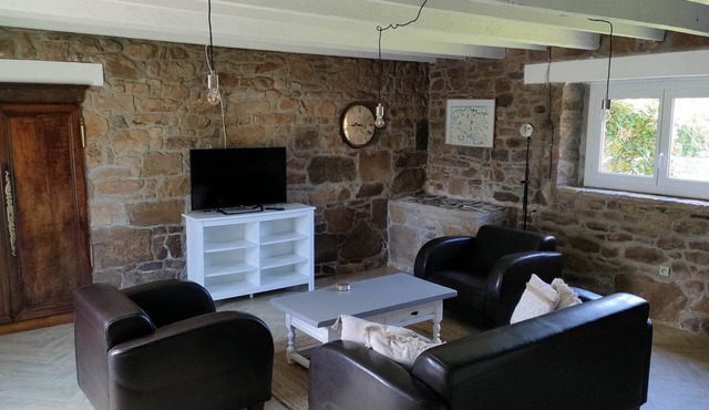 Stone house 10 minutes from the beach