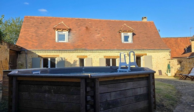 Stone house, 3bed, 6pers, fenced garden and swimming pool in the heart of Périgord Noir