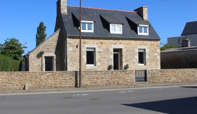 Stone house 3km from the beach and close to all amenities.