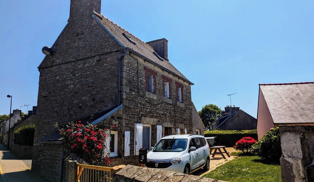 Stone house 60 m2 with garden in the town center near the beaches