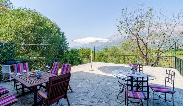 Stone House 'DiMaTo' - Four Bedroom Holiday Home with Terrace