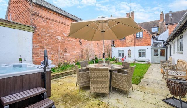 Stone House - Four Bedroom House, Sleeps 8