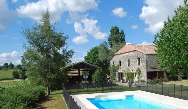 Stone house with a heated pool, views, big garden. Short drive to historic towns