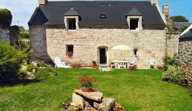 Stone House in Kersiny near the Beach