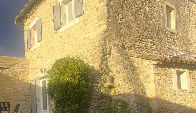 Stone house & enclosed garden - 4-6 pers