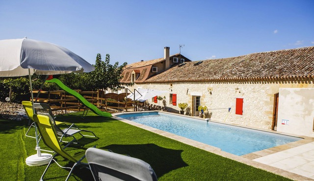 Stone house from 1820 located in the heart of the Monbazillac vineyard.