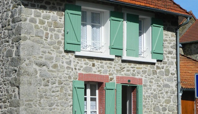 Stone house from the Creuse with garden in a small village