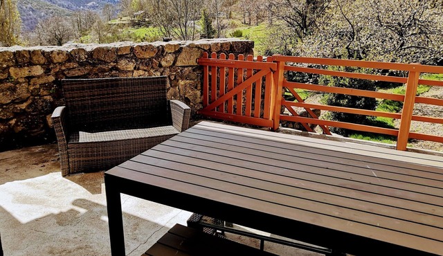 Stone house in small hamlet, Ideal for nature lovers and hikers