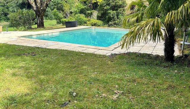 Stone house Les Chardonnerets with swimming pool