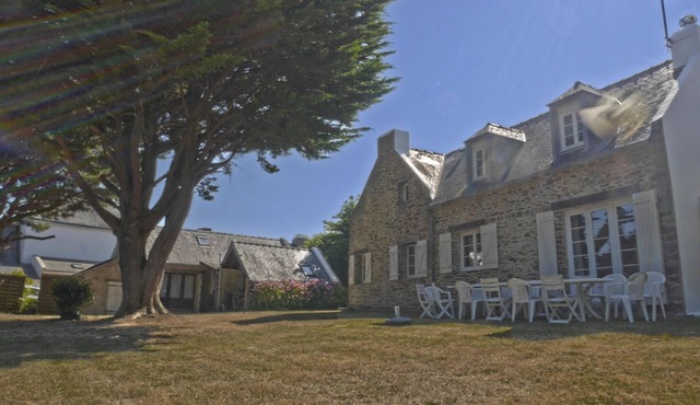 Stone house near the beach, 2 houses, pets allowed